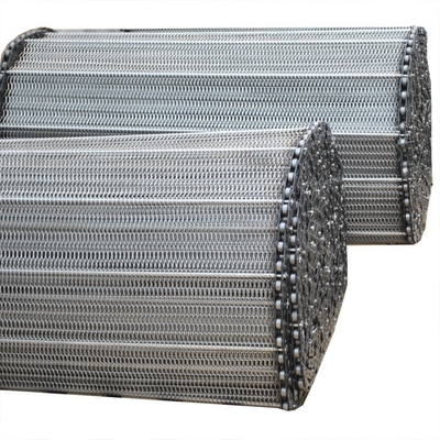 Bande de conveyeur équilibrée équilibrée de grillage de catégorie comestible de bande de conveyeur d'armure d'acier inoxydable de bande de conveyeur d'armure avec des chaînes